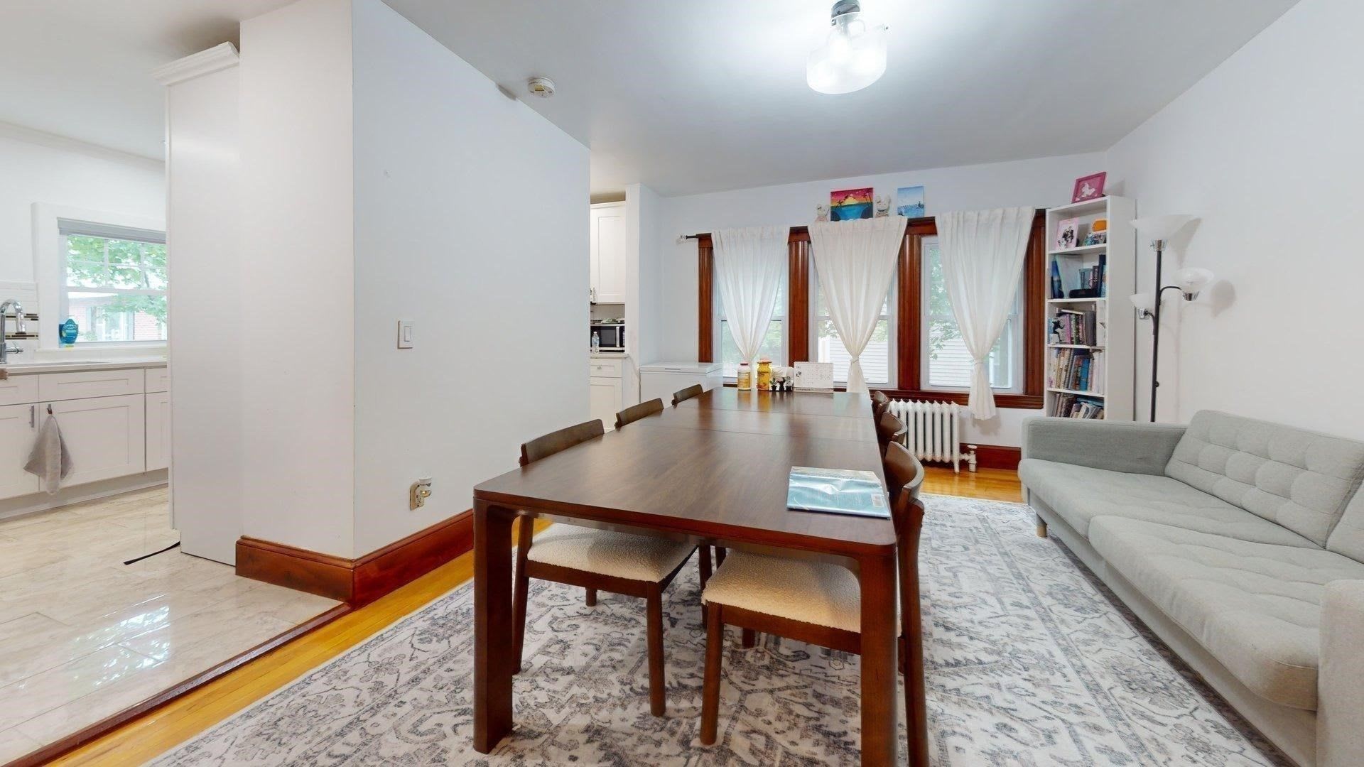 Stunning 3 bed,2 Full Bath In Unit Laundry! – photo 2