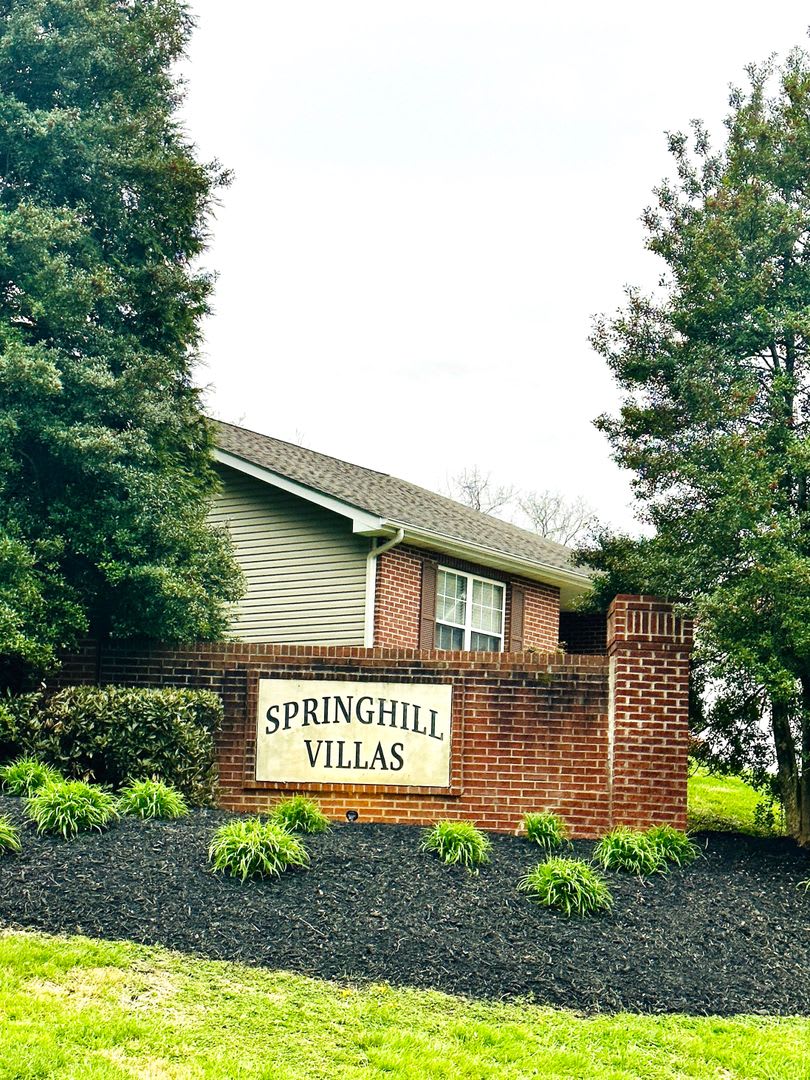 2bd/2ba end unit available now! – photo 4