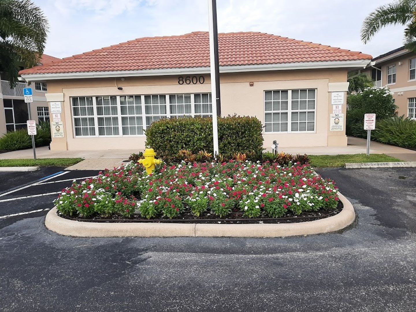 Ground Floor 2/2 Condo off Six Mile Cypress – photo 2