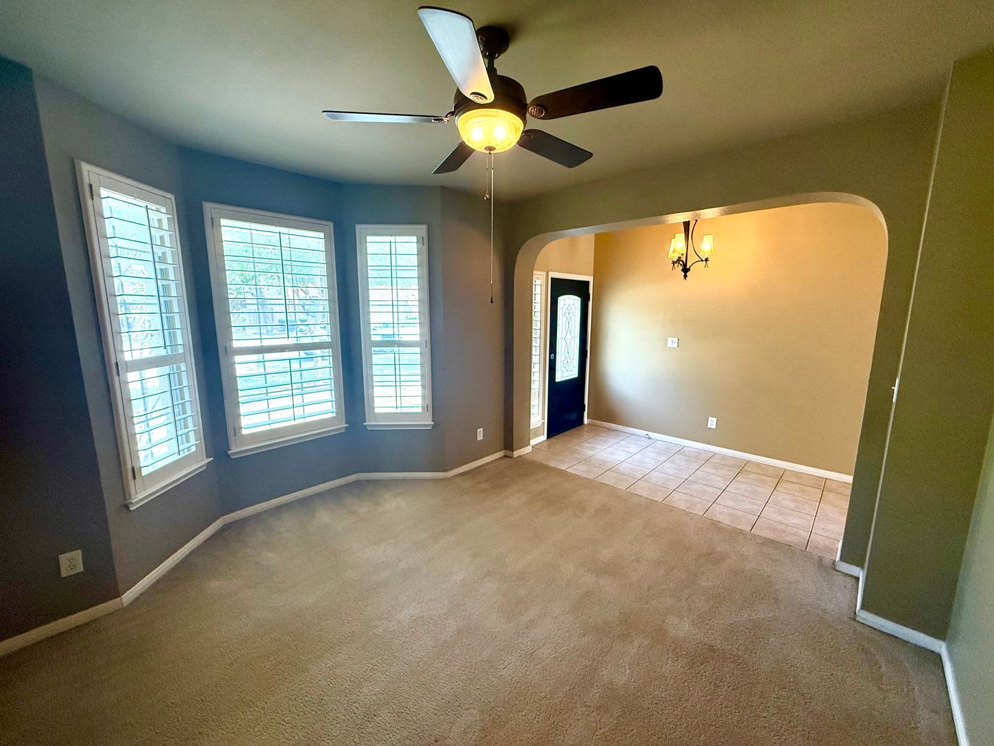 *MOVE IN SPECIAL* Gorgeous Four Bedroom home w/ Community POOL!! – photo 5