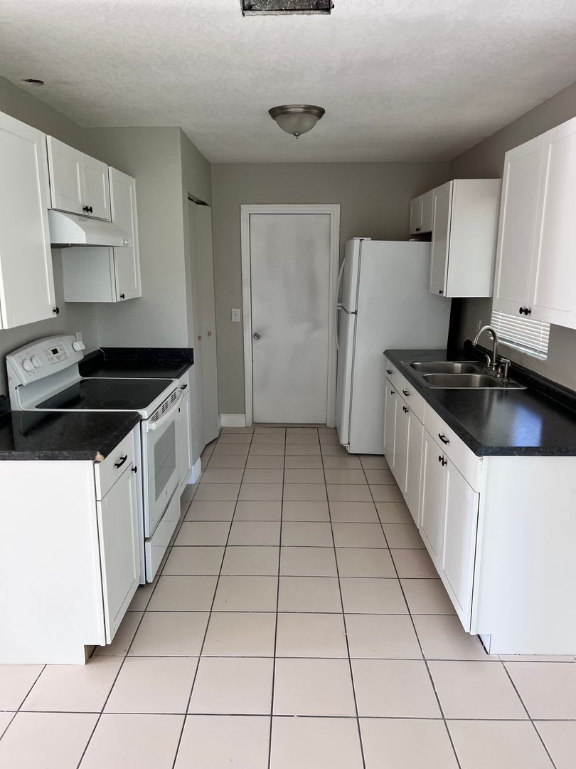 Nice 3 2 1 Located In Spring Hill – photo 5