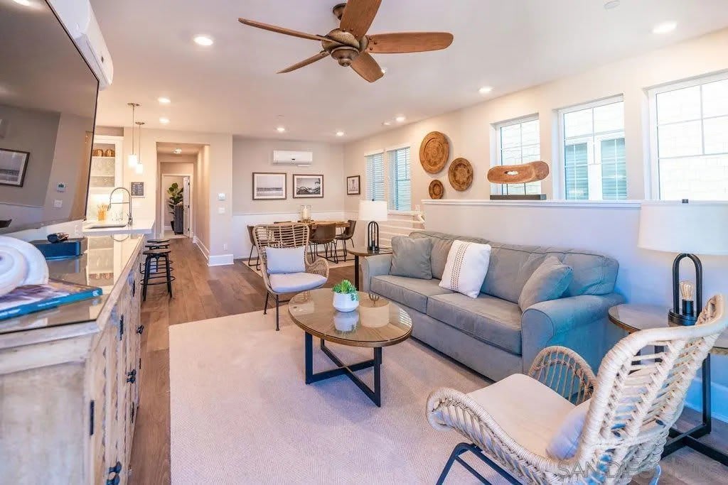 824 Jersey Ct – photo 3
