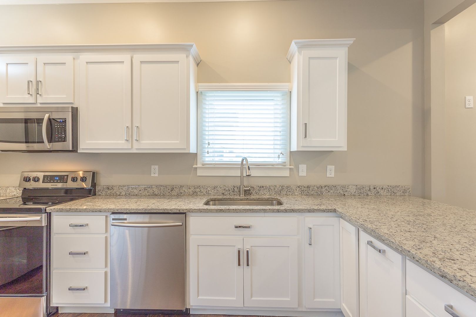 3 bedroom home CLOSE TO UTC, lawncare included! – photo 4