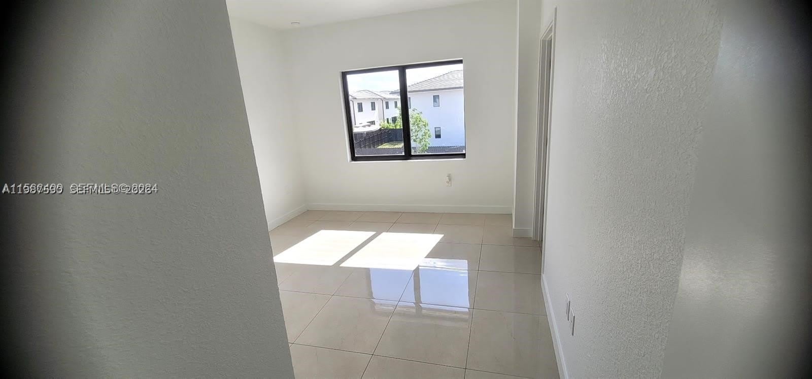110 NW 11th Ct – photo 2