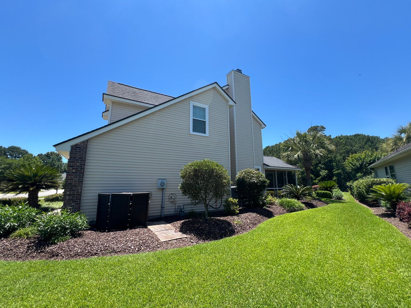 4 Bedroom 2 5 Bath House In Park West Mount Pleasant – photo 2