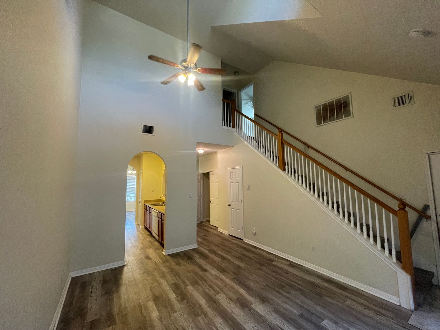 3 bed 2 bath single family home – photo 2