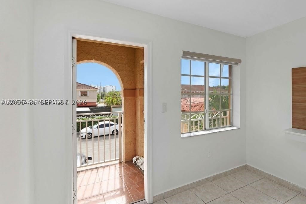 242 E 3Rd St – photo 4