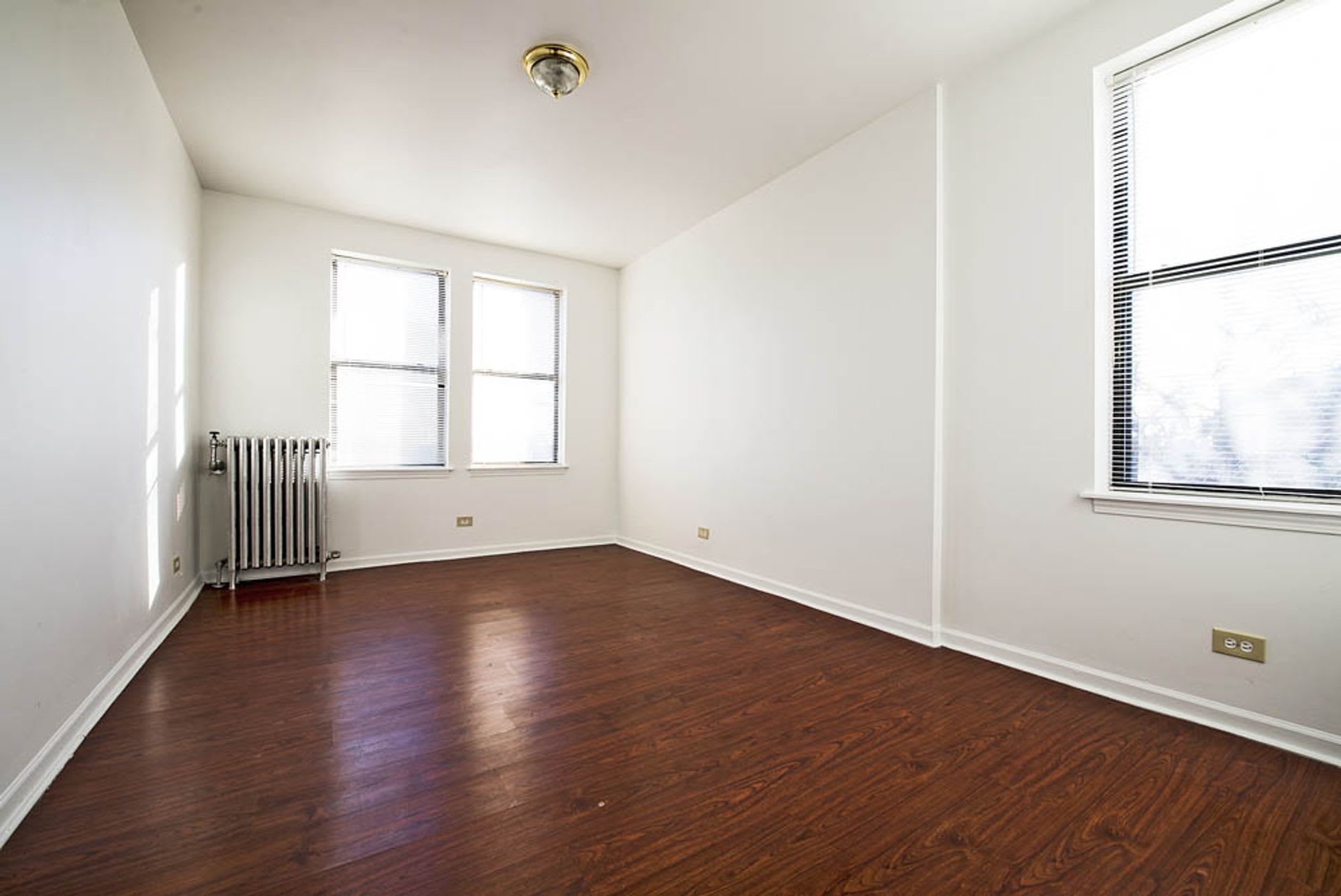 1734 E 72nd Street Apartments – photo 4