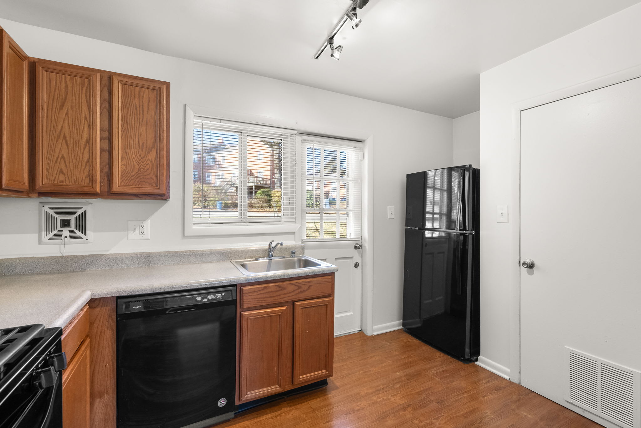 6126 Northwood Drive – photo 1