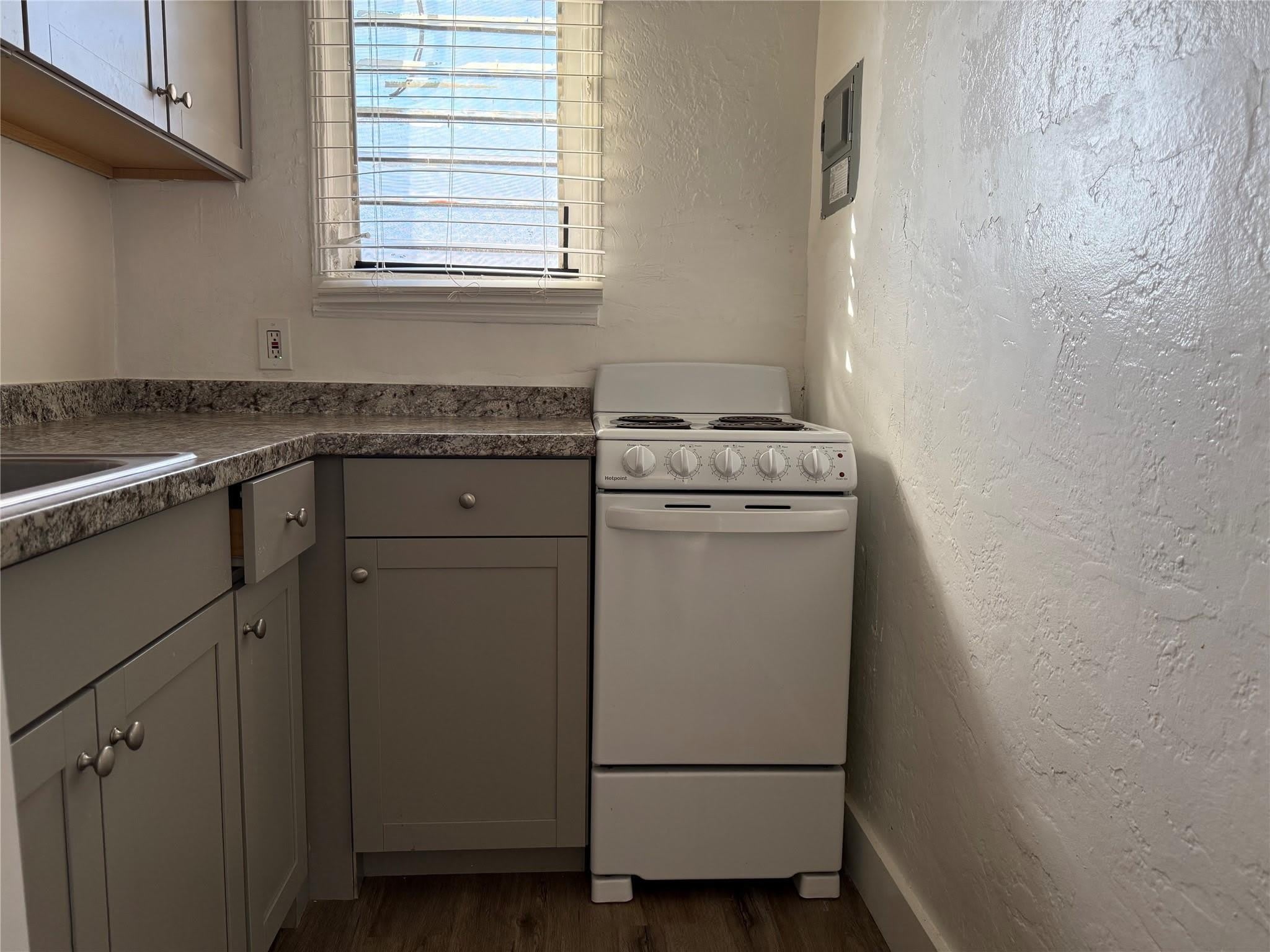 1739 Moffett Street – photo 4