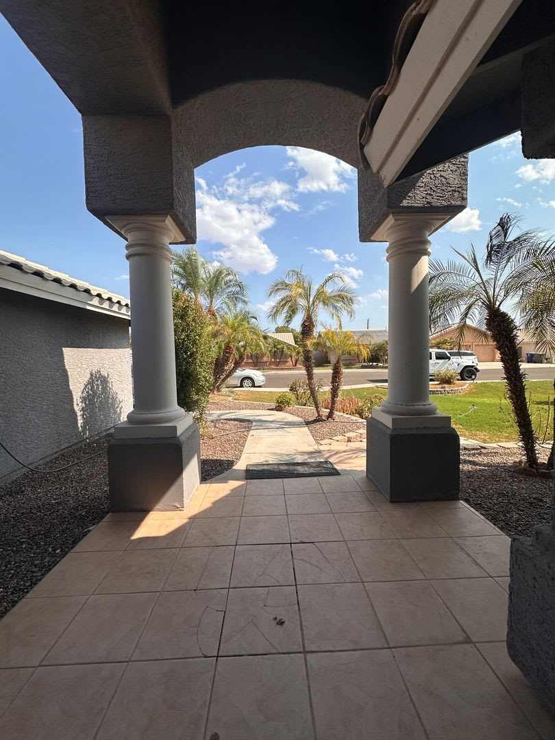 4 beds, 3 car garage and pool – photo 4