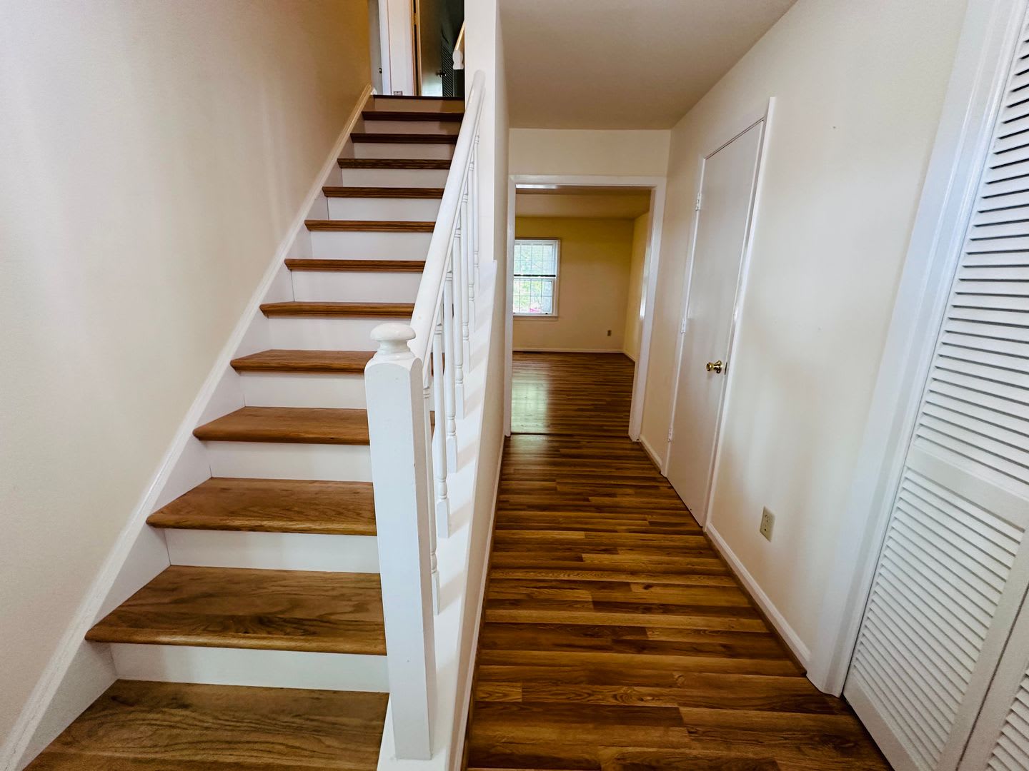 3 Bedroom 2.5 Half Bath Townhouse – photo 2