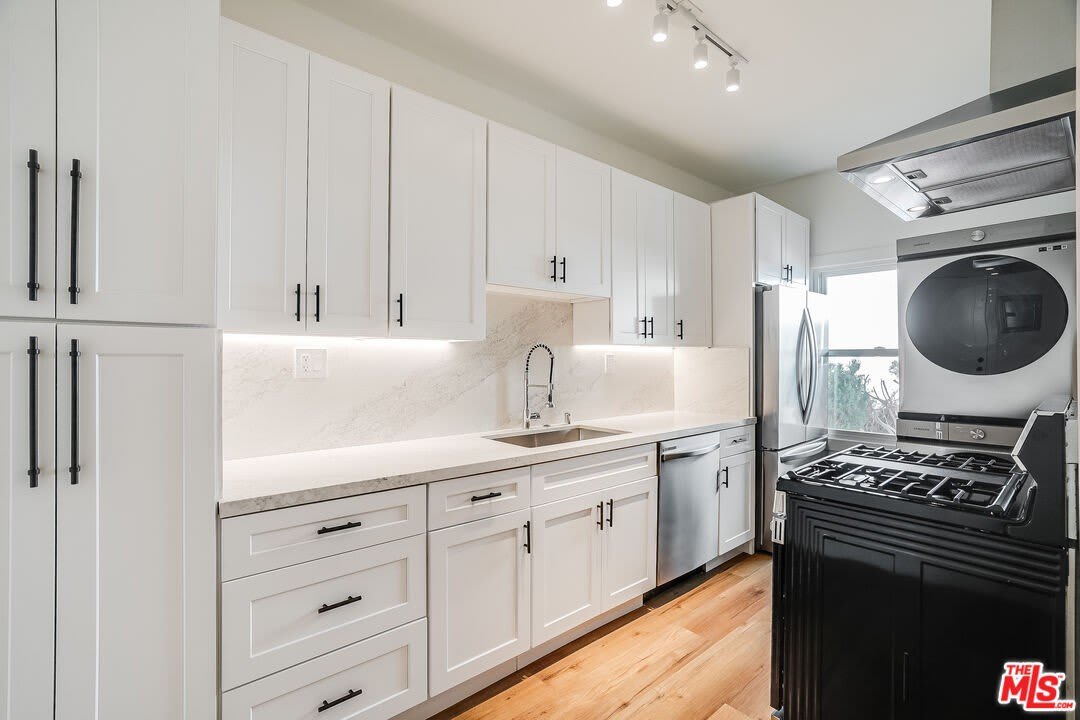 151 N Swall Dr – photo 3