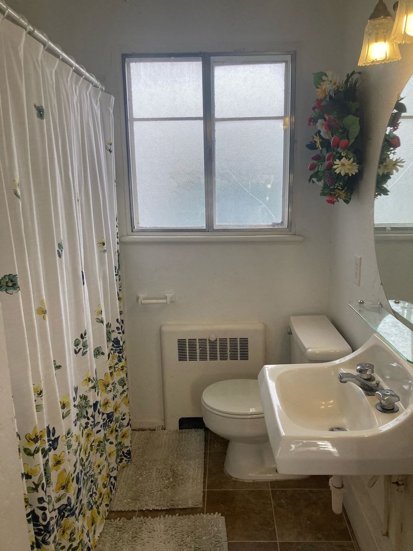 Studio Walking Distance to the University of Utah! – photo 3