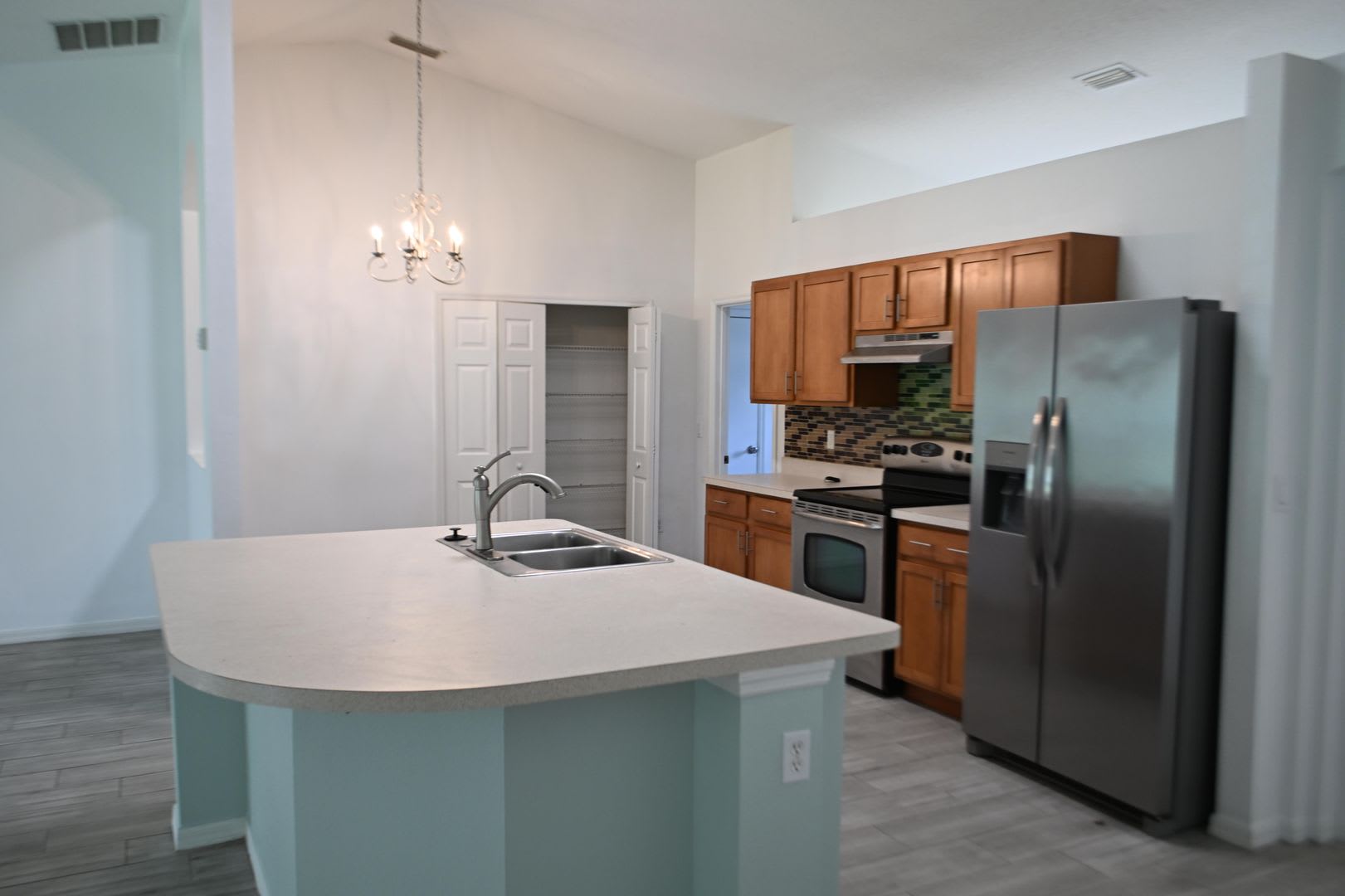 Large 4 bedroom home awaits your arrival! – photo 5