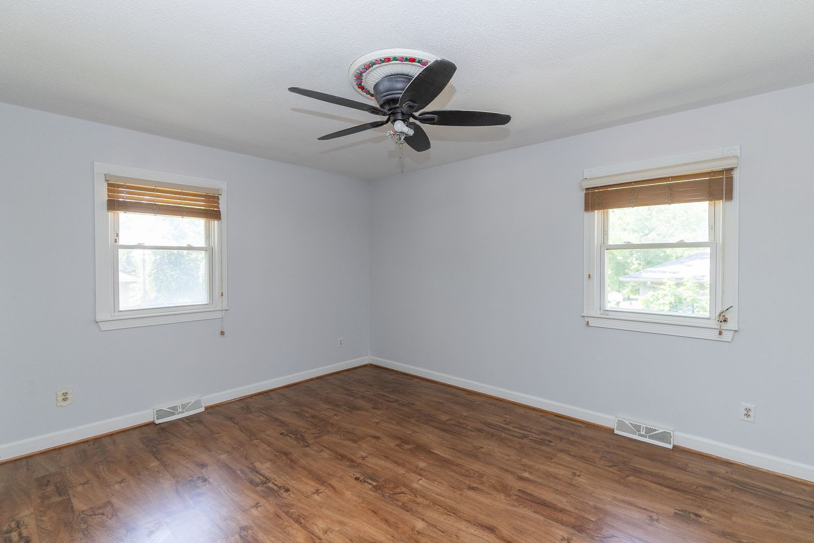 Corner Lot Close To Shopping Easy Highway Access To 70 470 Hwys Rent 2 000 00 Required Fees 44 99 Total Monthly Price 2 044 99 – photo 5