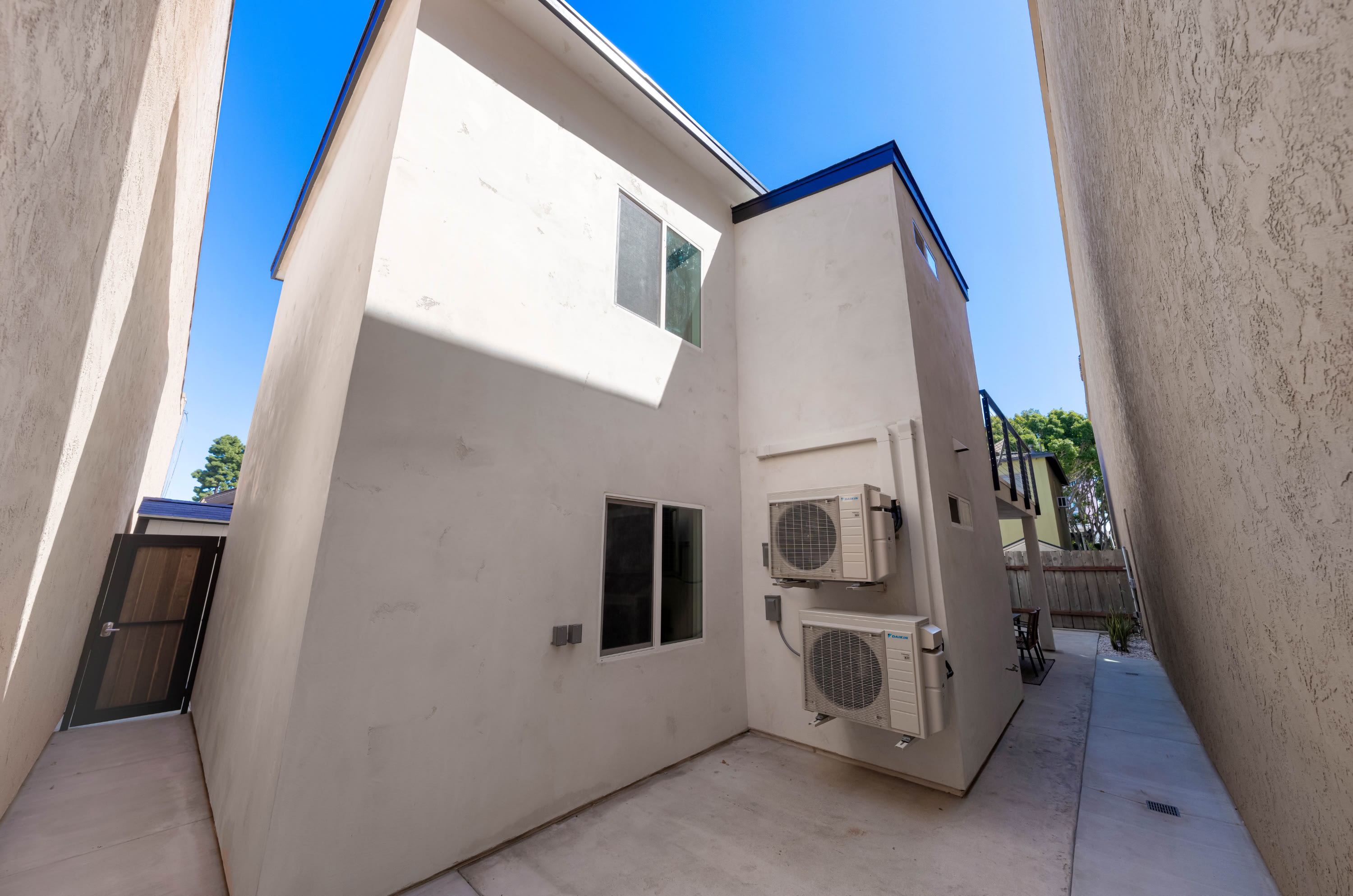 4062 Goldfinch Street – photo 3