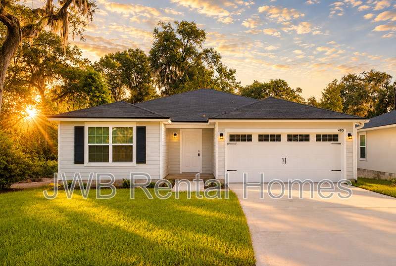 485 56th St E – photo 1