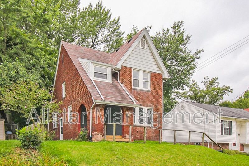 1562 Huguelet Street – photo 4
