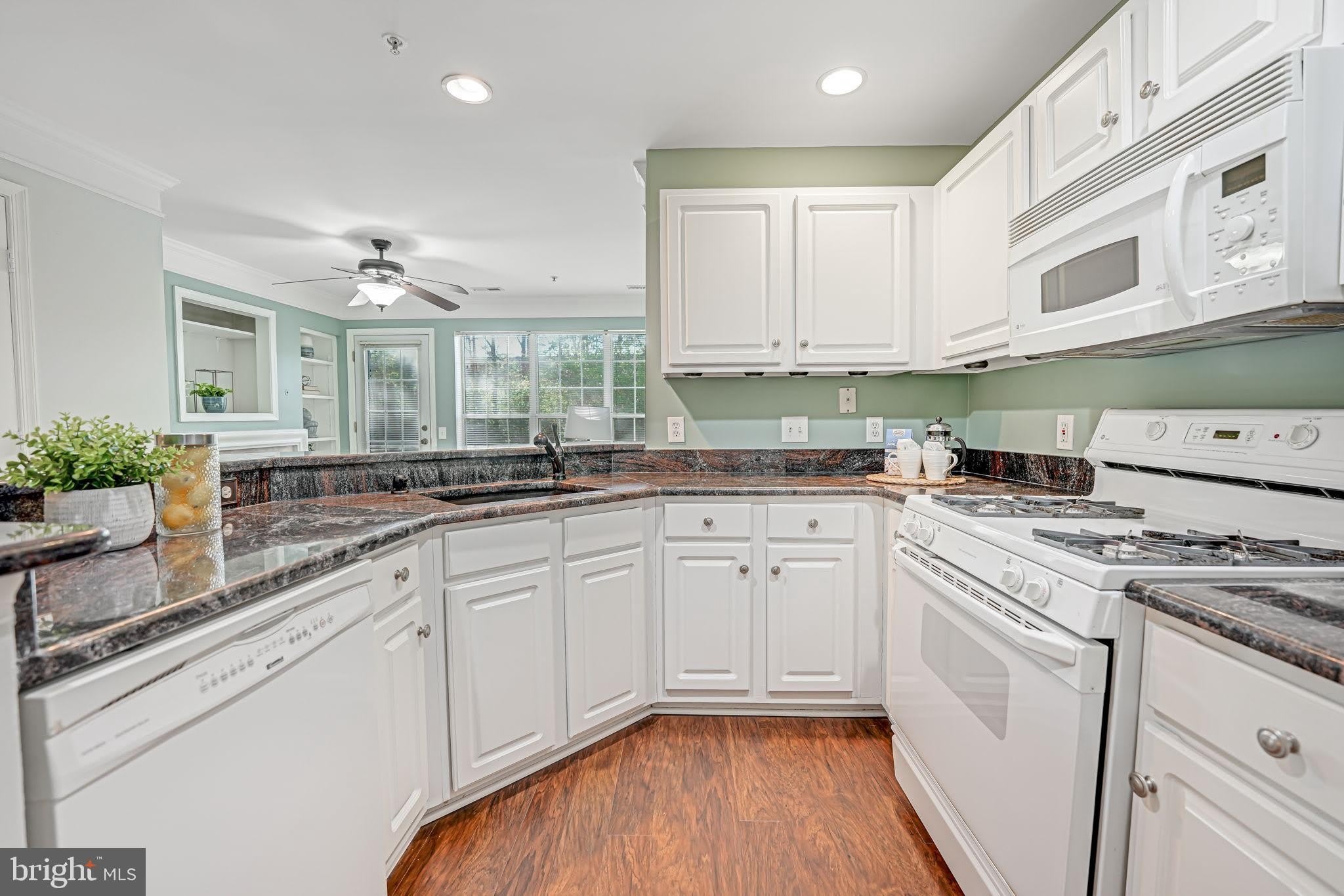 46964 COURTYARD Square – photo 5