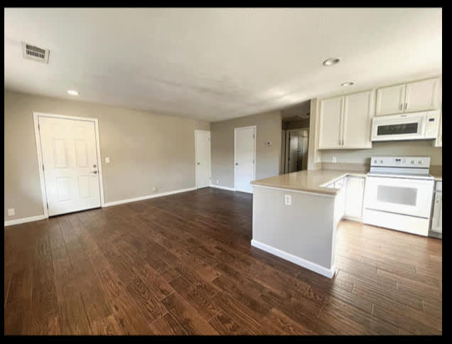 2660 Woodridge Court – photo 1