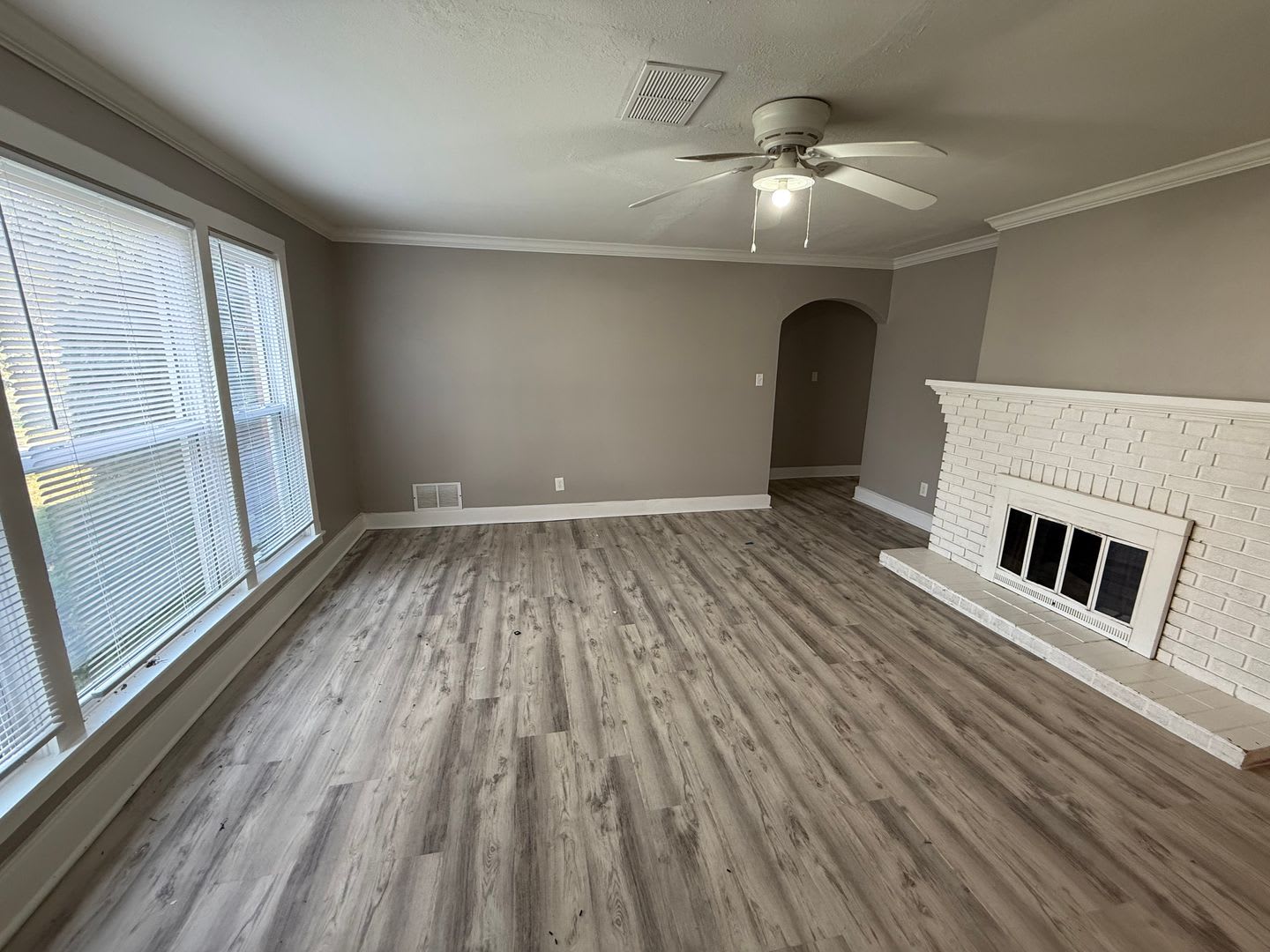 Charming Single Family Home With Oversized Kitchen Sunroom – photo 4