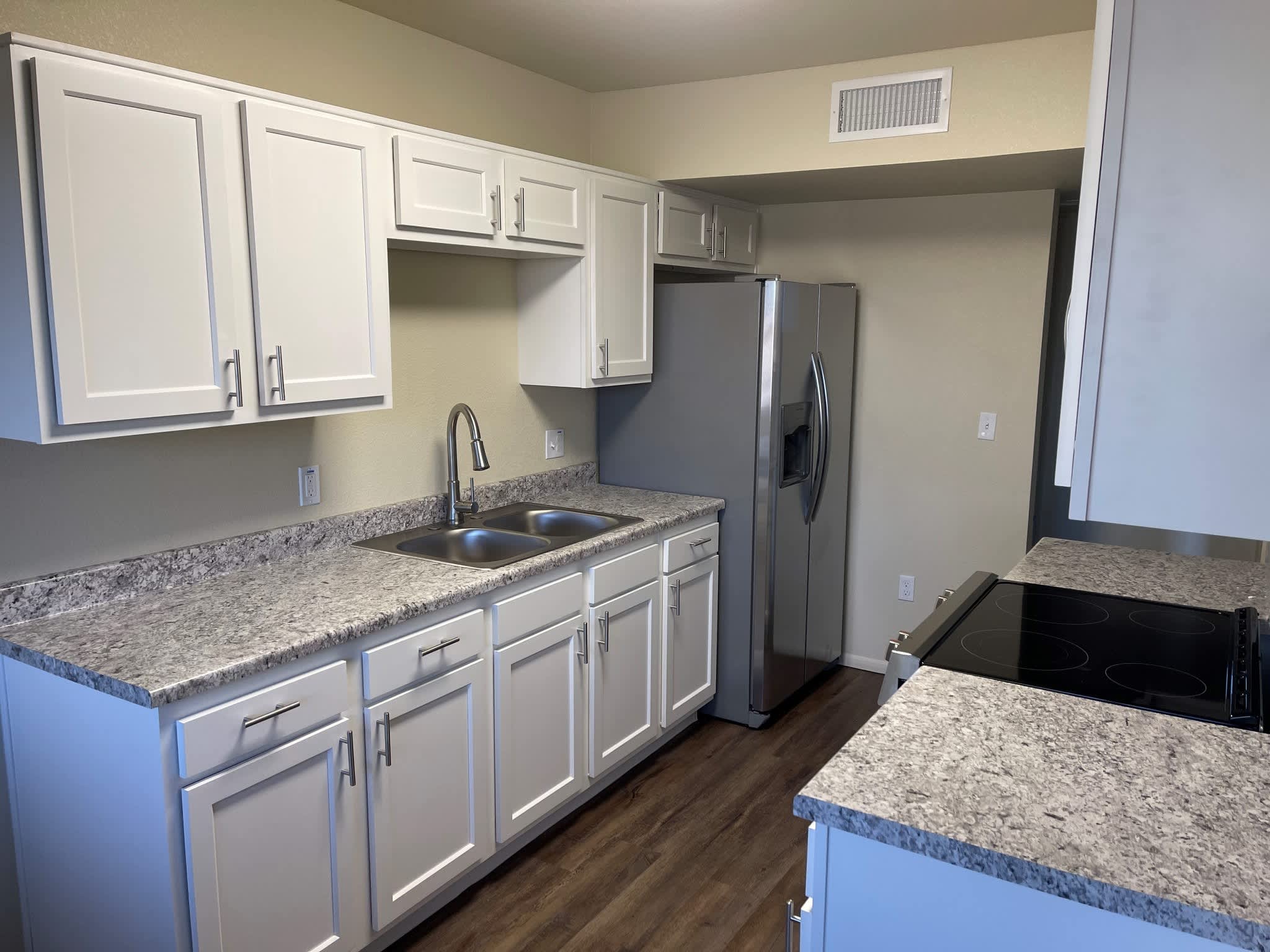 Tropicana Apartments – photo 5