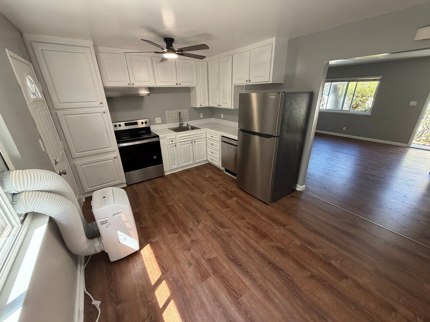 Charming San Jose 2BD/1BA Triplex Unit! – photo 4