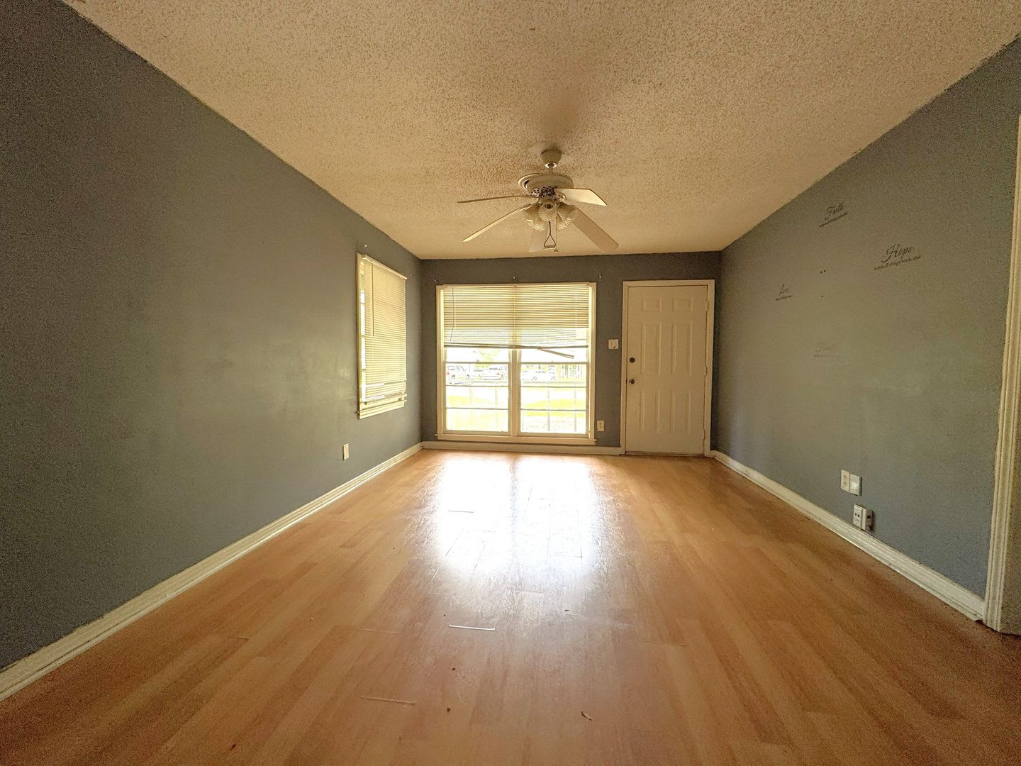 3/1.5 Brick Home in Greenwich Hills – photo 2