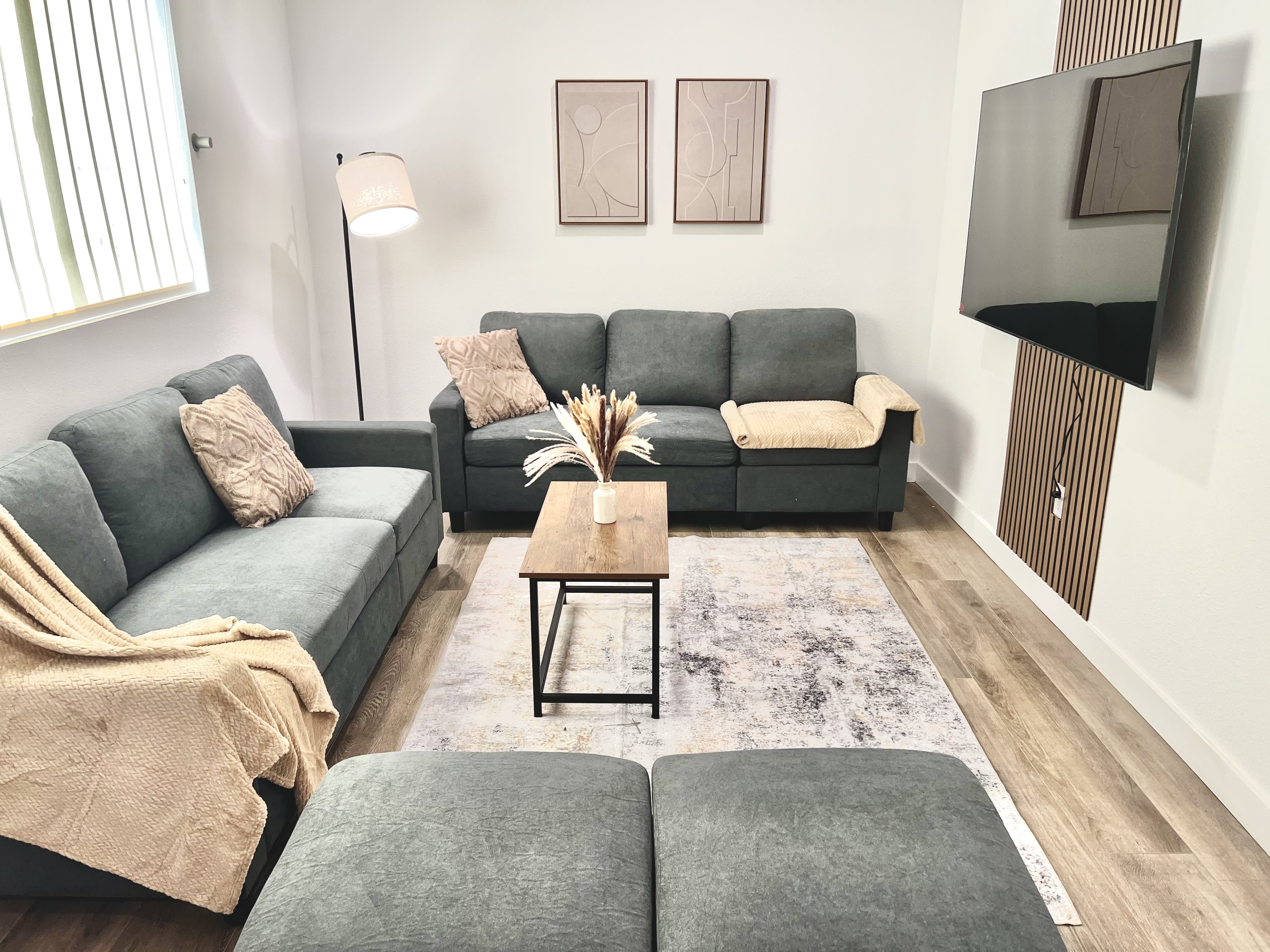 1587 W 35th Street – photo 3
