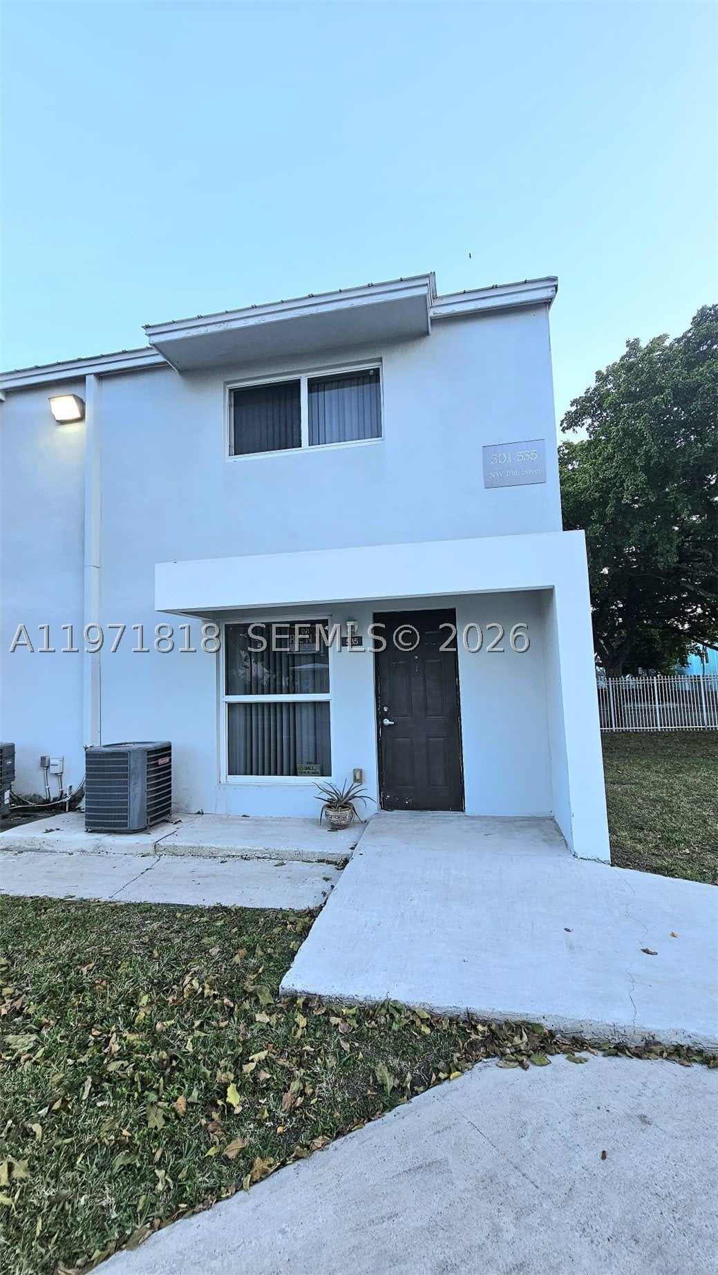 535 NW 19th St – photo 1