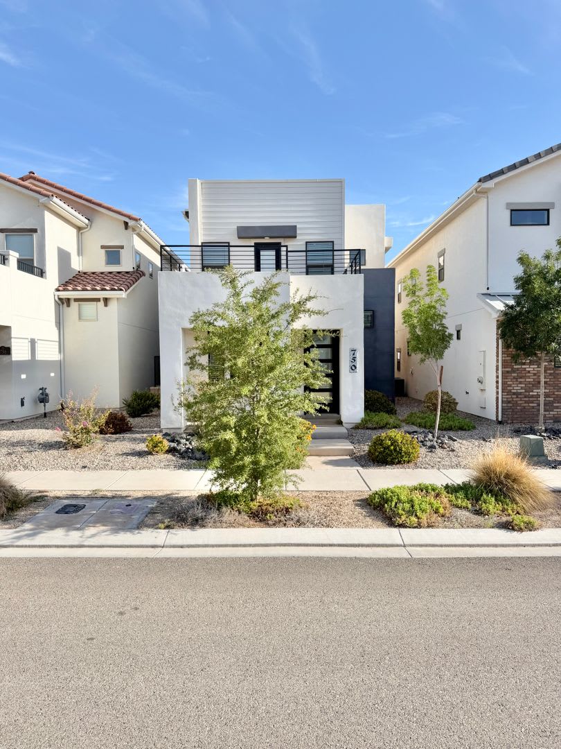 Gorgeous Desert Color Home with Internet Included! – photo 2