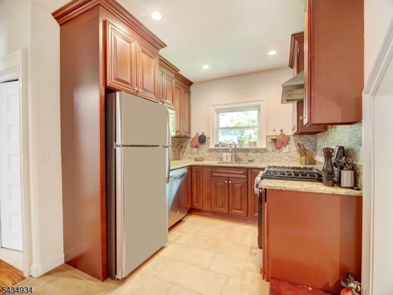 285 Claremont Ave – photo 5