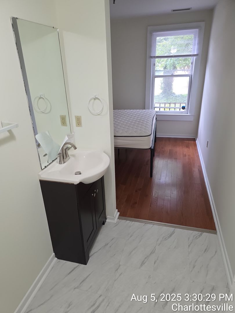 Spacious UVA Area Apartment 610 Rugby Rd Apt C / 3 Bdrm / 3 Bath – photo 4