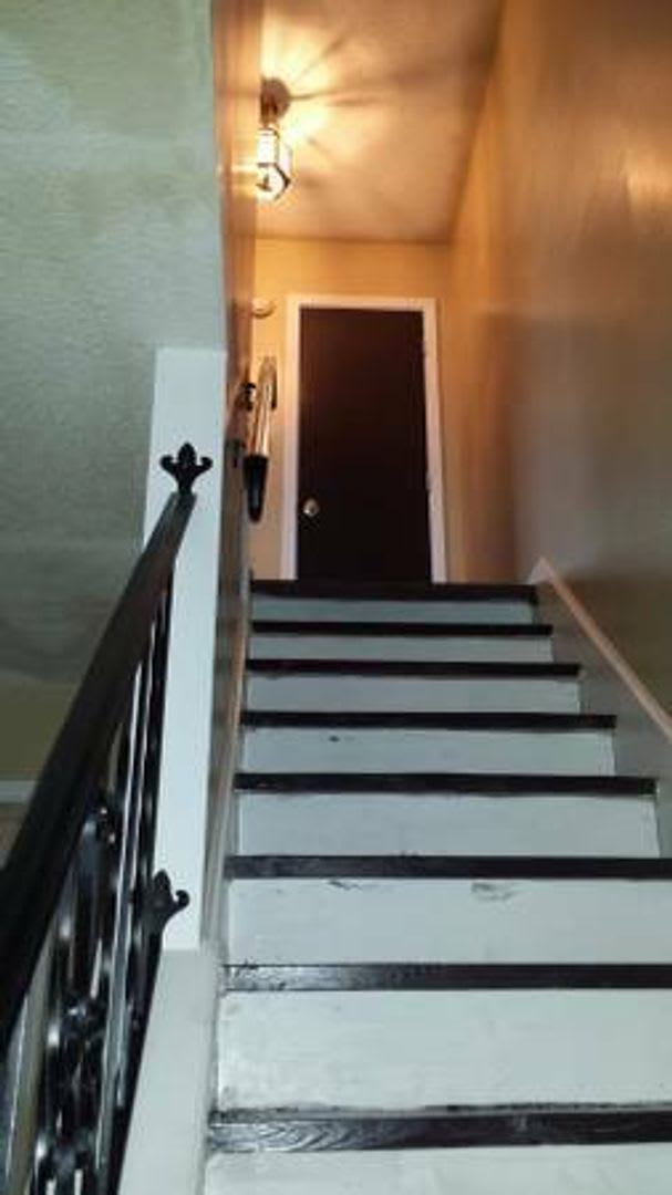 Newly Renovated Town Home In Grandview – photo 2
