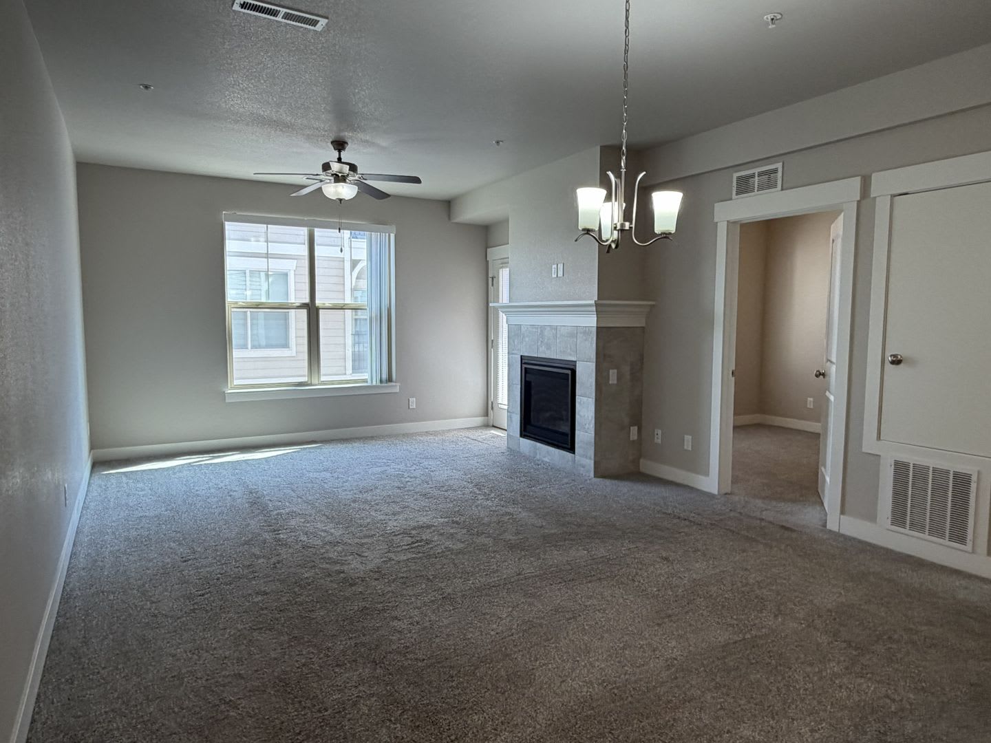 200 Off First Month Secure Stylish Convenient 2 Bed Condo In Loveland – photo 2