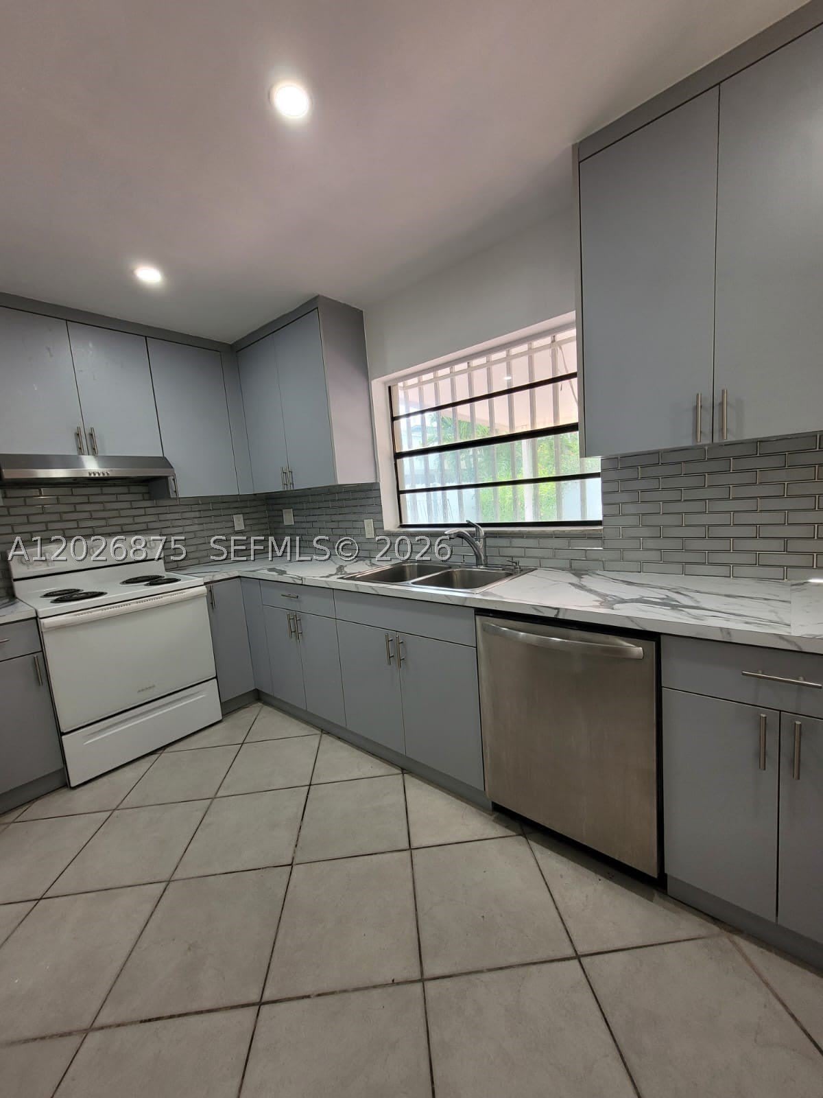 2438 SW 109th Ct – photo 5
