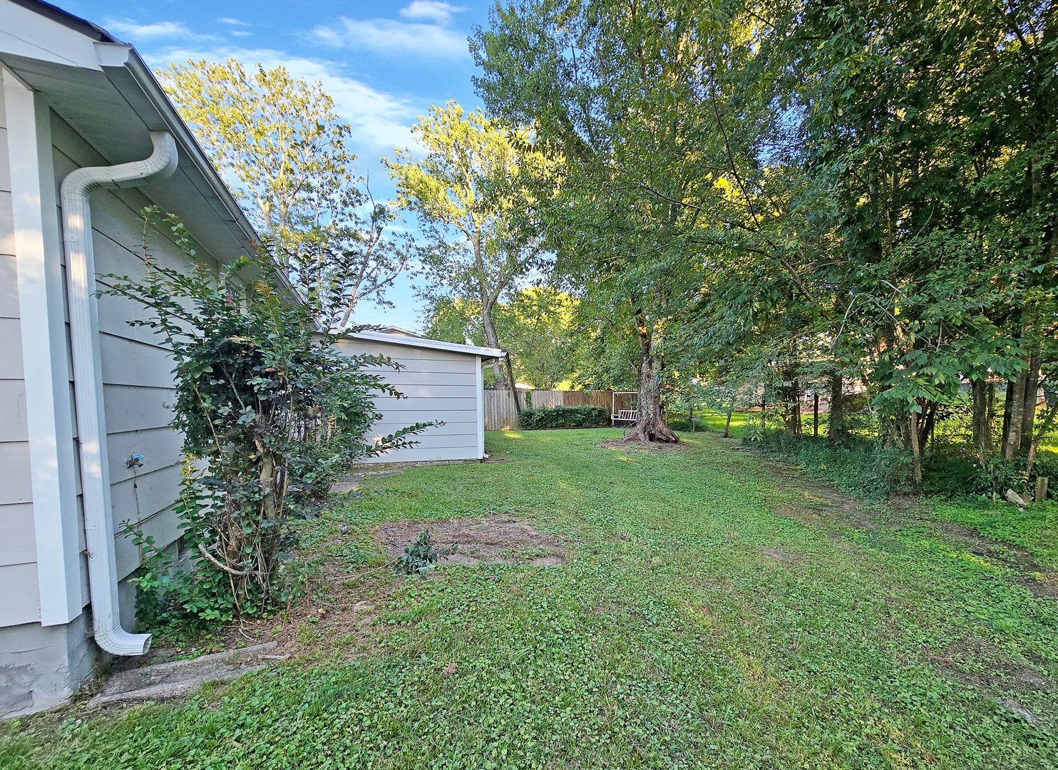 COMPLETELY RENOVATED 4 Bedroom/2 Bath Harvest/Monrovia Area – photo 2