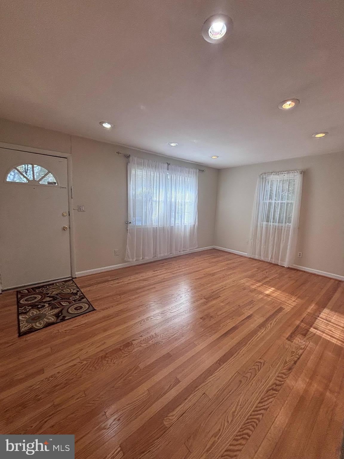 1813 S STAFFORD Street – photo 3