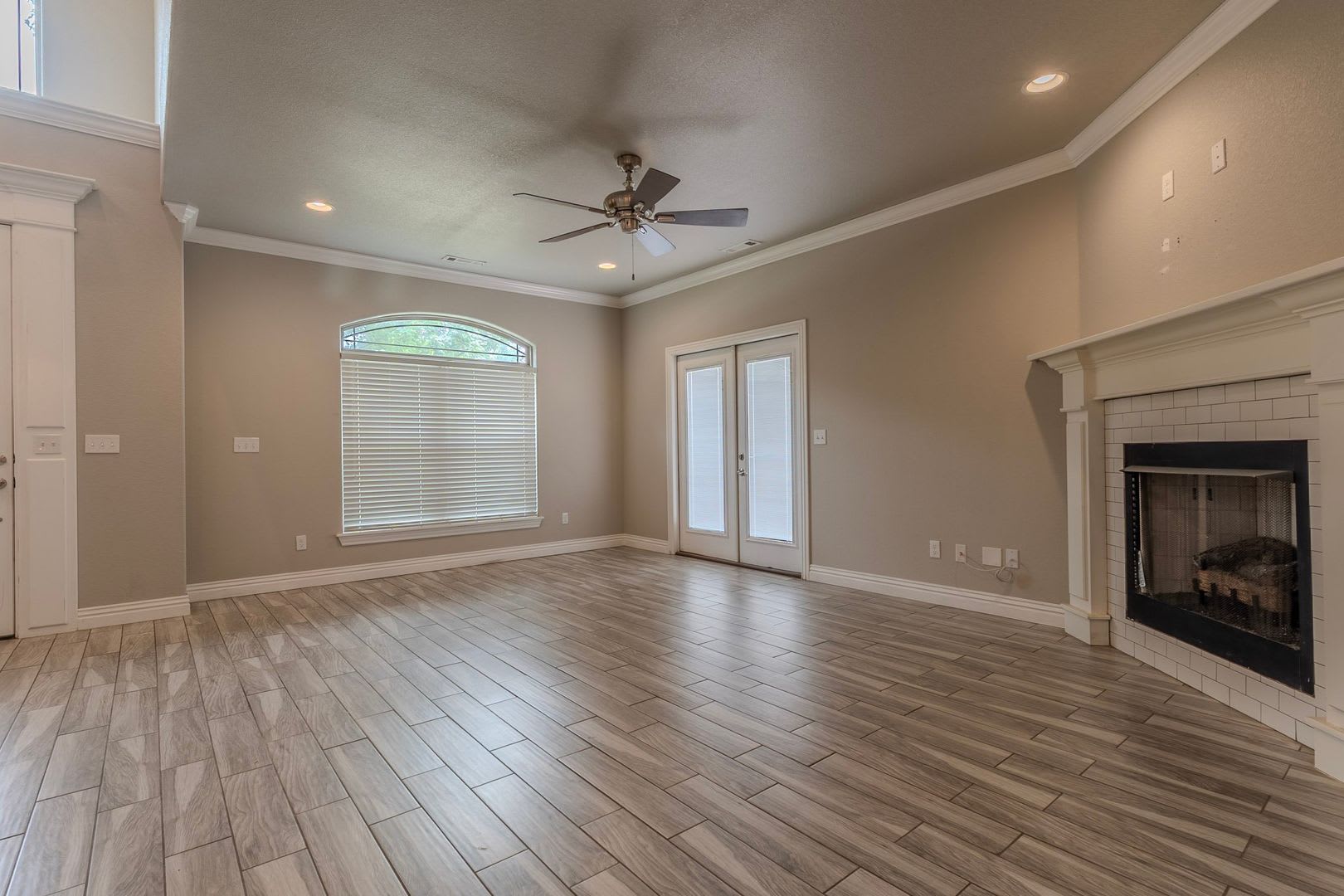 Upscale 4 Bed, 2.5 Bath Available in Fayetteville! – photo 3