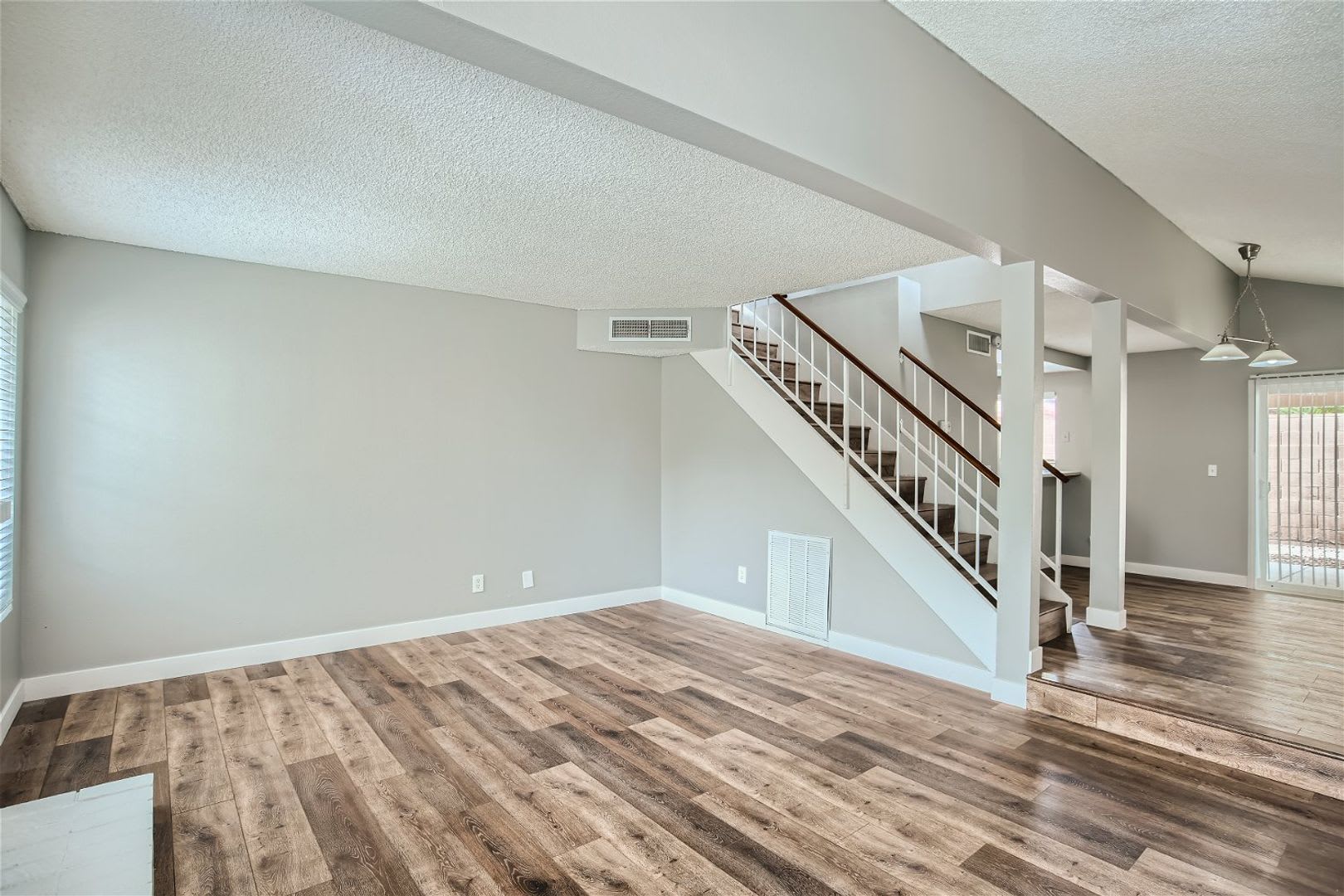 3 Bedroom Home in Green Valley! – photo 5