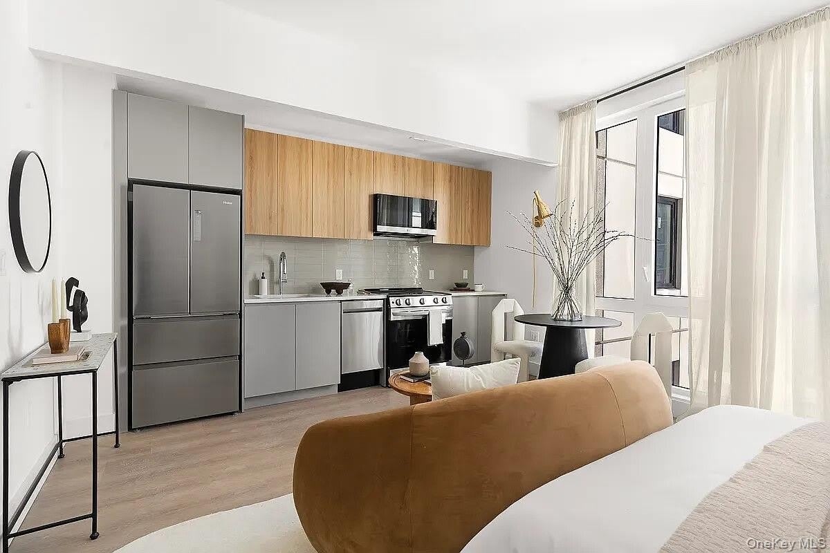 4-34 26TH Avenue – photo 1