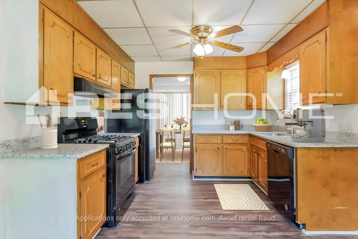 824 Ridge Lane Drive – photo 3