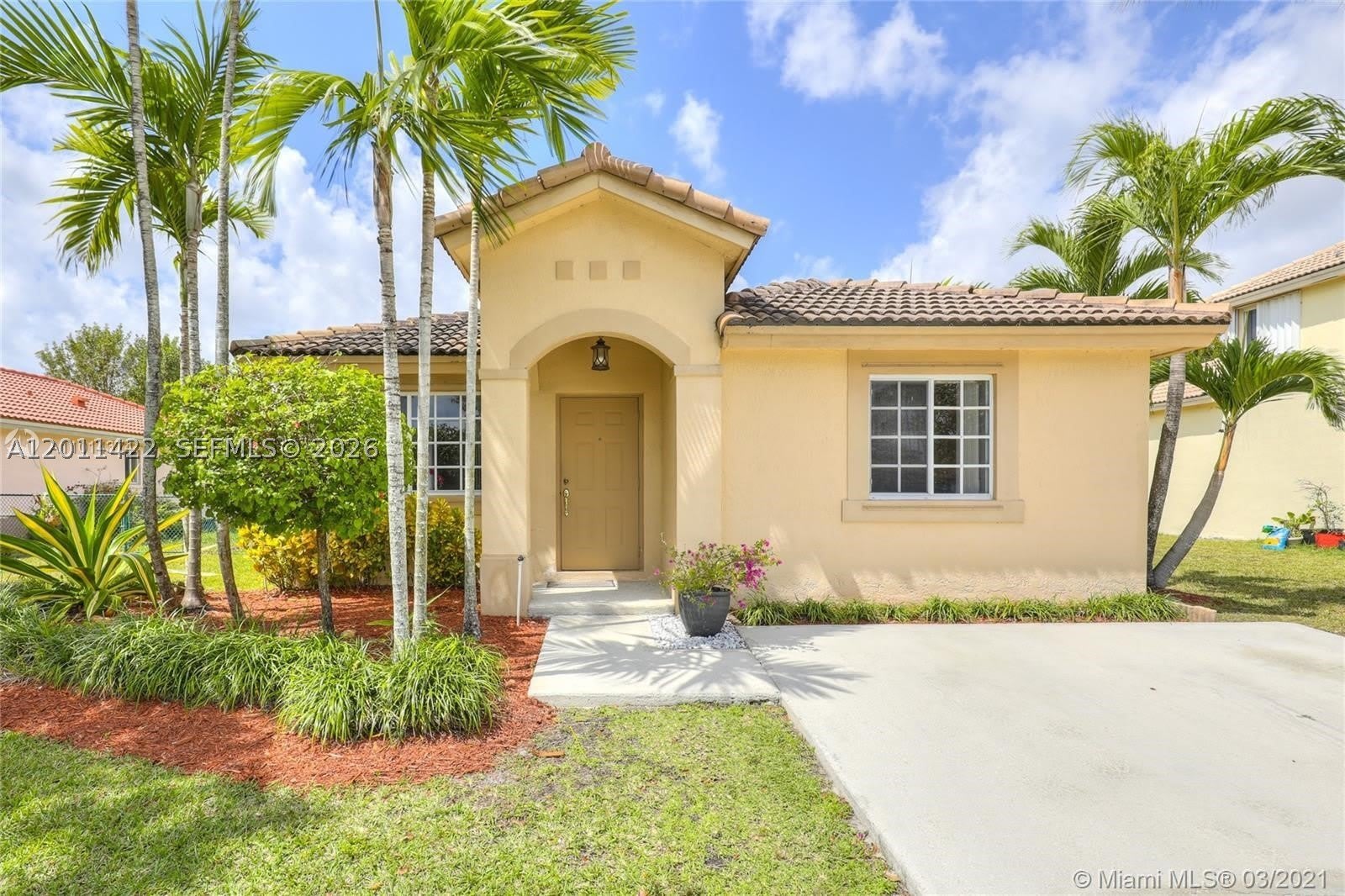 450 SE 30th Dr – photo 2