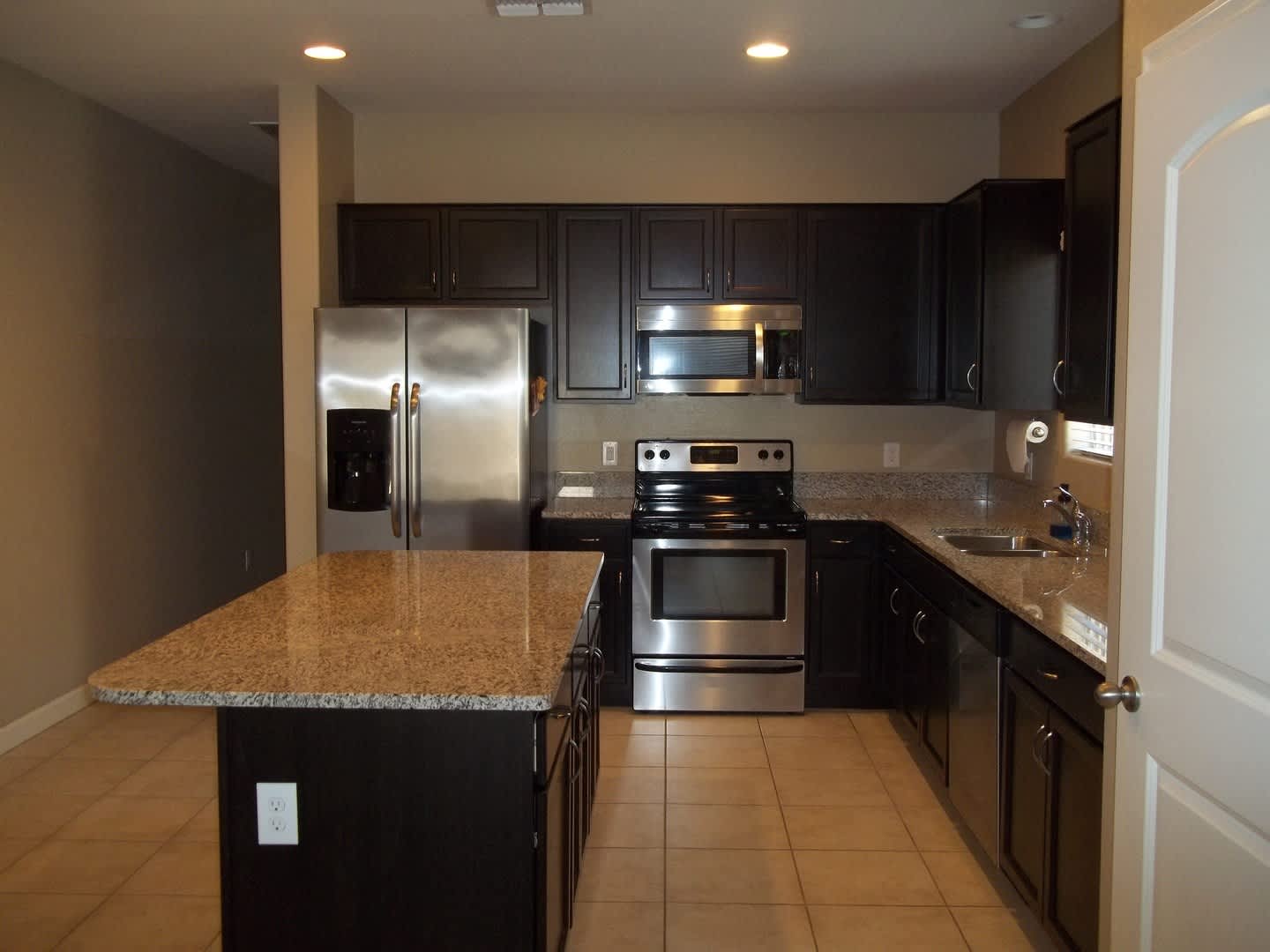 Beautiful Home in Gated Community – photo 3