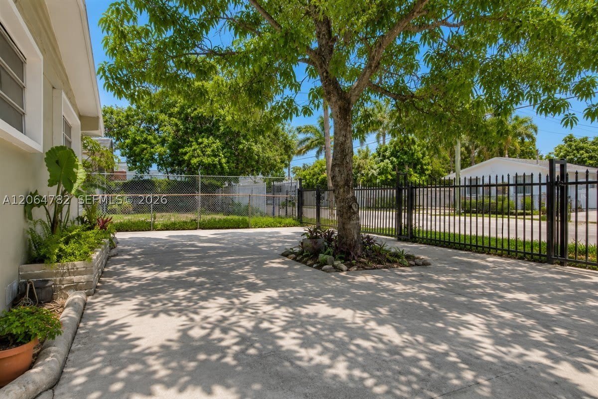 355 NE 55th Ter – photo 3