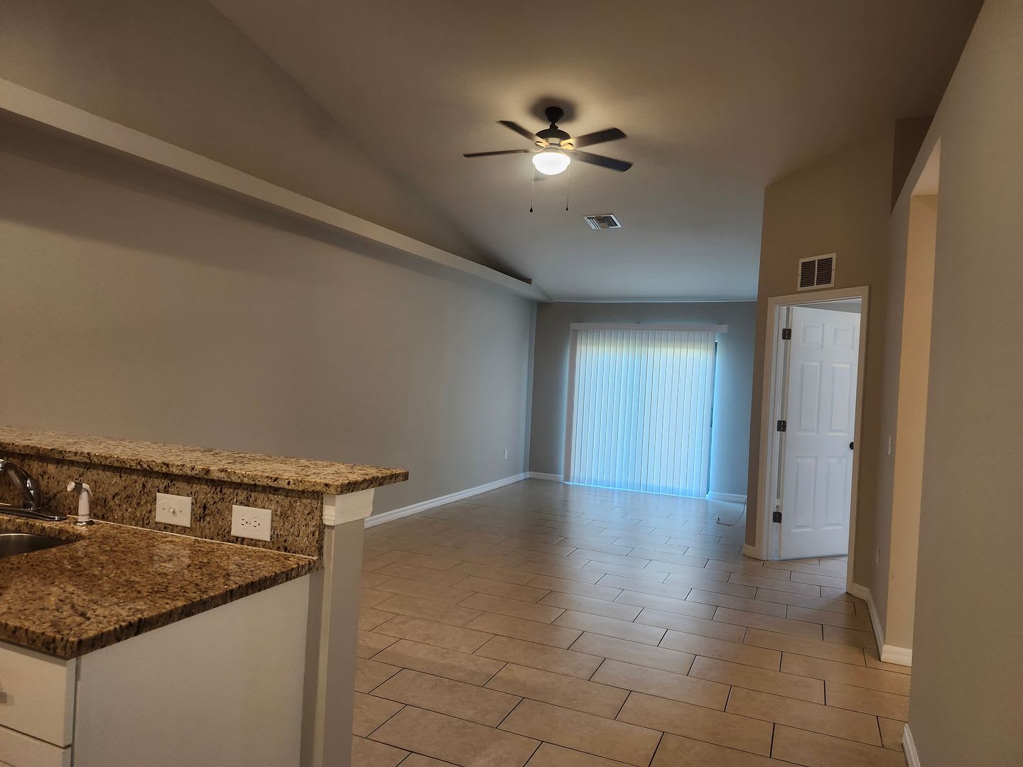 Beautiful 3 Bedroom 2 Bath Duplex with a garage and Laundry hook up – photo 3