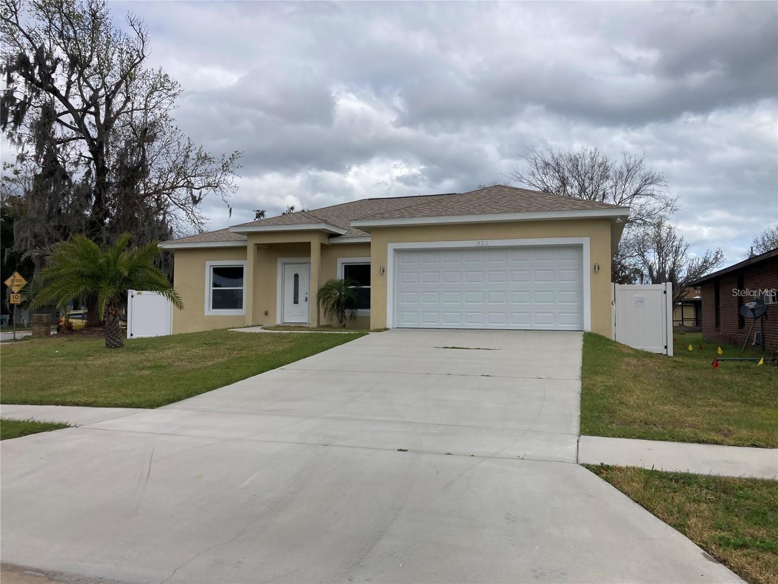 925 LORA Street – photo 2