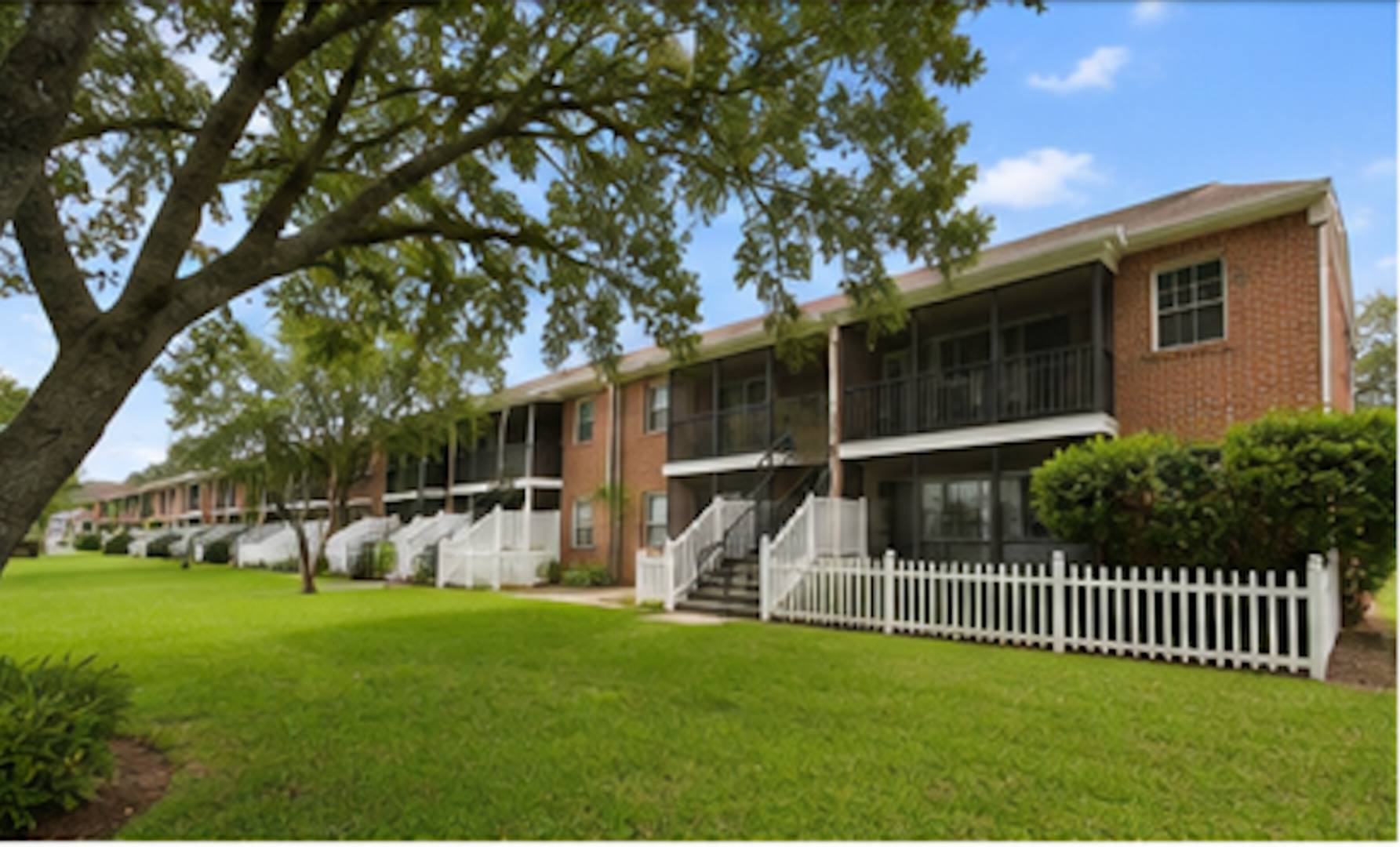 1 1 Lakefront Living In Carrollwood – photo 2