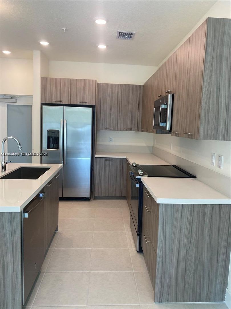 8201 NW 41st Street D-202, Doral, FL 33166 – photo 1
